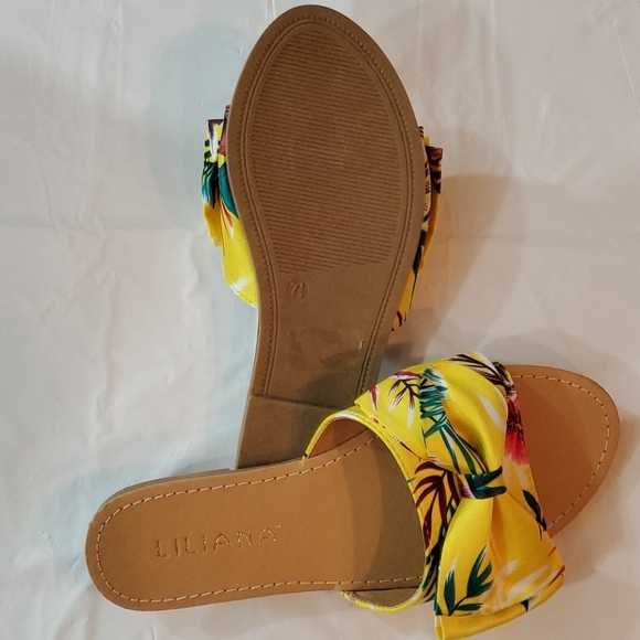 Summer Floral Slip-on Women's Flat Sandal - Picture 5 of 8